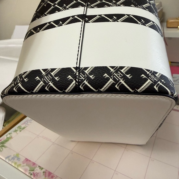 Ralph Lauren Black and White Bucket Bag - Picture 5 of 8